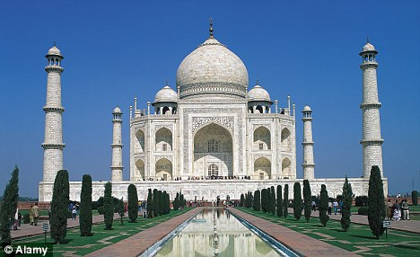 Đền Taj Mahal hàng năm thu hút 4 triệu người đến tham quan