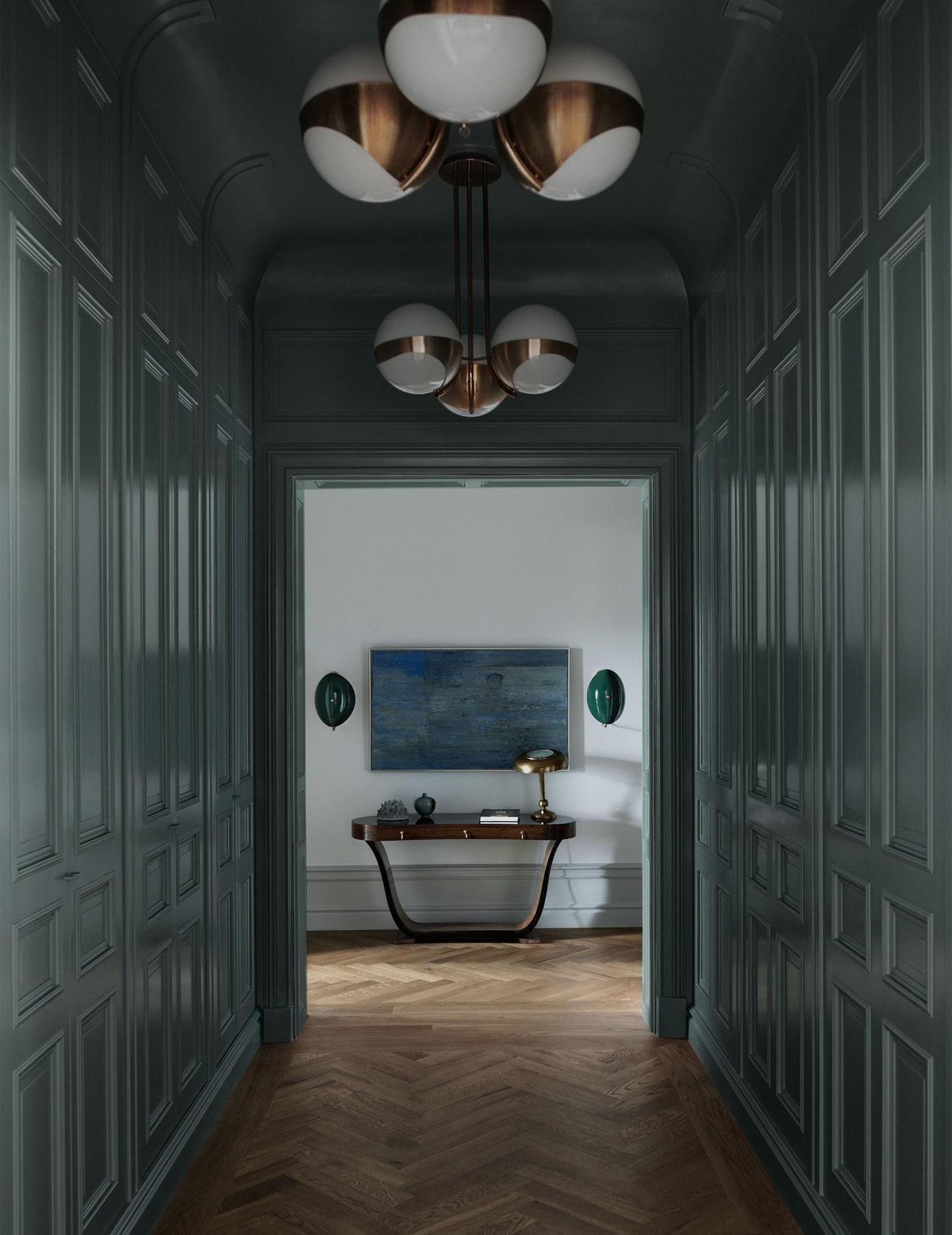 Để bù đắp cho điều đó, Laven và Walgren đã mang đến một không gian mới với cách bài trí linh hoạt ảnh hưởng từ người Pháp với sàn lát gỗ trang nhã và trần thạch cao sang trọng. Để bù đắp cho điều đó, Laven và Walgren đã mang đến một không gian mới với cách bài trí linh hoạt ảnh hưởng từ người Pháp với sàn lát gỗ trang nhã và trần thạch cao sang trọng.