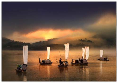 Into the dawn (Thể loại Tự do) – tác giả Joseph Tam (Australia)- Huy chương Đồng FIAP