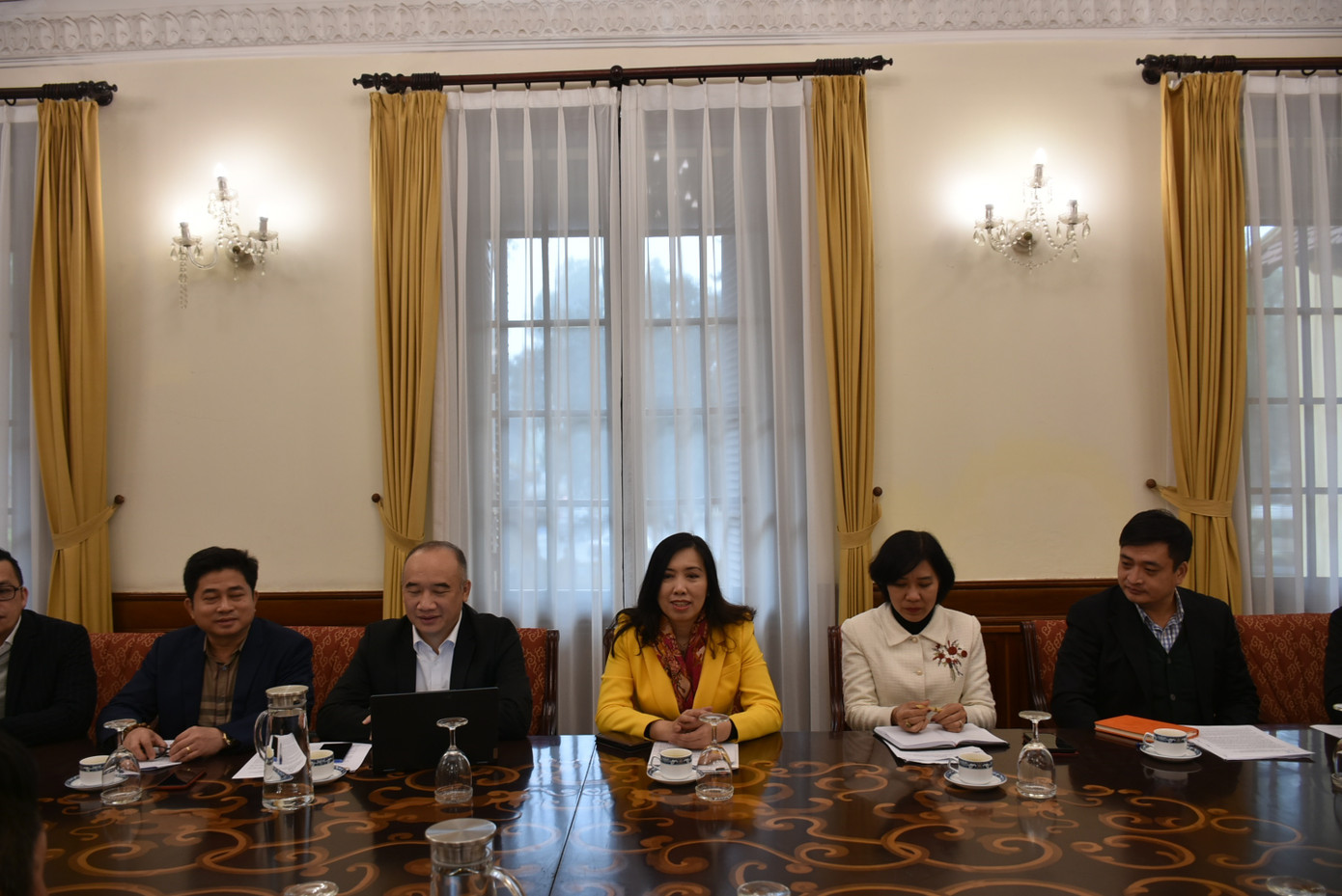 Thứ trưởng Lê Thị Thu Hằng tại buổi tiếp Ban chấp hành BAOOV.