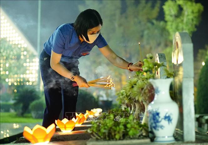 Lễ thắp nến tri ân có sự tham gia của hơn 100 đoàn viên thanh viên tỉnh Điện Biên.