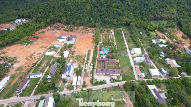 Trường hợp là đất trồng cây lâu năm, đất nông nghiệp khác ở khu vực đô thị (thị trấn, phường) thì thành phố Rạch Giá, Hà Tiên, Phú Quốc diện tích tối thiểu được phép tách thửa là 300 m2. Trường hợp là đất trồng cây lâu năm, đất nông nghiệp khác ở khu vực đô thị (thị trấn, phường) thì thành phố Rạch Giá, Hà Tiên, Phú Quốc diện tích tối thiểu được phép tách thửa là 300 m2.