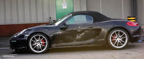 Tàu gặp nạn, hàng trăm xe sang Jaguar Land Rover móp méo ảnh 2