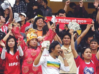 Biện pháp tăng giá vé của Hòa Phát HN đã phản tác dụng Ảnh: Phạm Yên