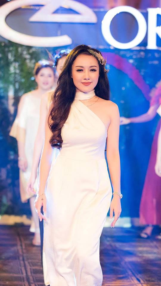 BTV Hoài Anh gợi cảm với trang phục đời thường ảnh 1