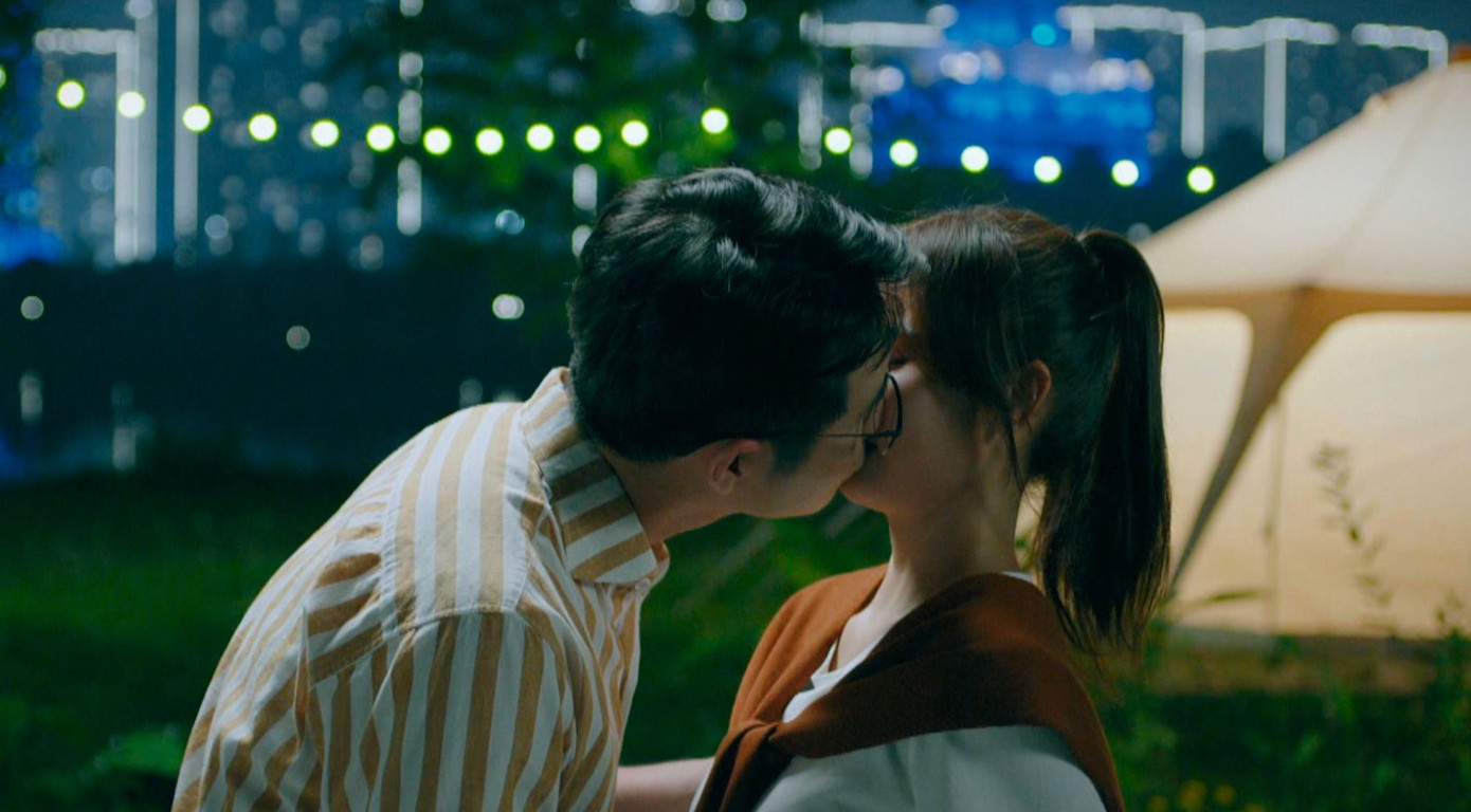 Phân đoạn ngọt ngào giữa nhân vật Dương và Tuấn trong phim Chúng ta của 8 năm sau.