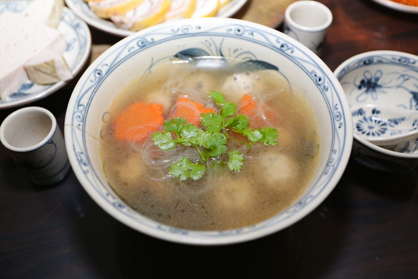 Các món canh đa dạng trong thực đơn cỗ cổ truyền của người Việt.