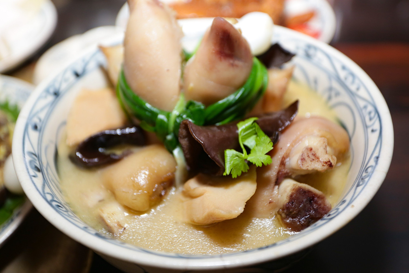 Các món canh đa dạng trong thực đơn cỗ cổ truyền của người Việt.