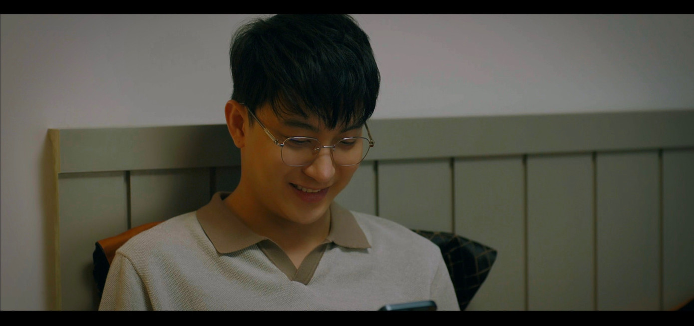 Nguyệt (Quỳnh Kool) bắt đầu nghi ngờ những biểu hiện lạ của Tùng (B Trần).