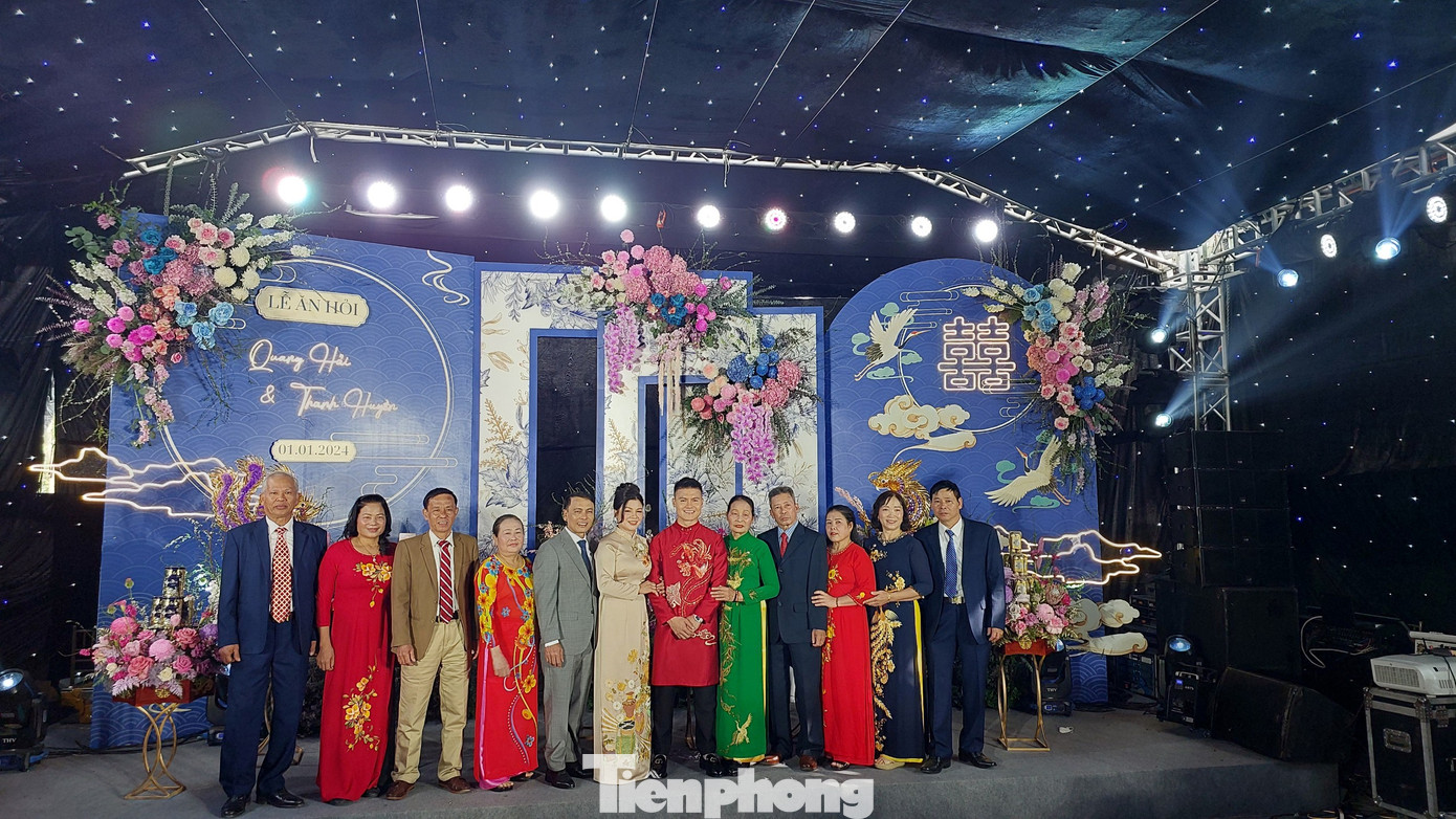 Một số khoảnh khắc của Quang Hải bên gia đình.