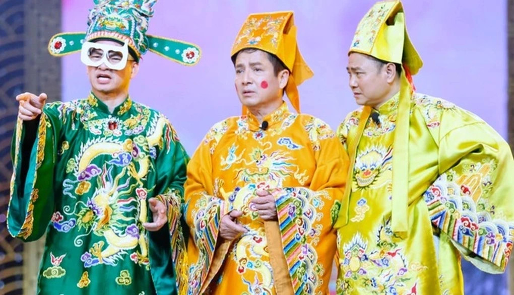 Nghệ sĩ Chí Trung cùng Xuân Bắc, Tự Long trong chương trình Táo Quân. Nghệ sĩ Chí Trung cùng Xuân Bắc, Tự Long trong chương trình Táo Quân.