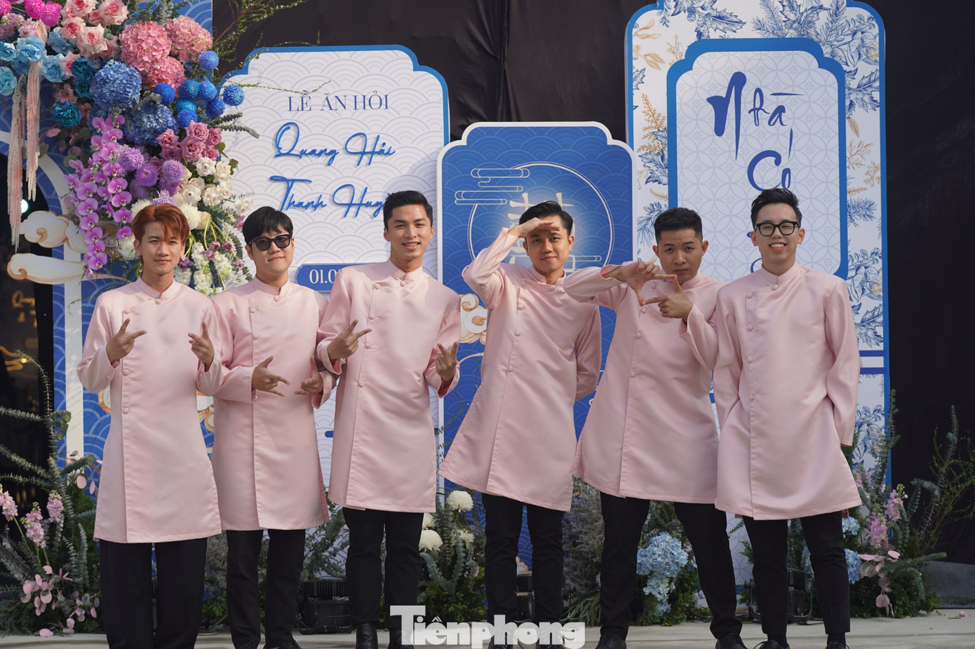 Lễ ăn hỏi là dấu mốc quan trọng, khẳng định sự nghiêm túc của Nguyễn Quang Hải trong mối tình kéo dài 3 năm với bạn gái Chu Thanh Huyền.