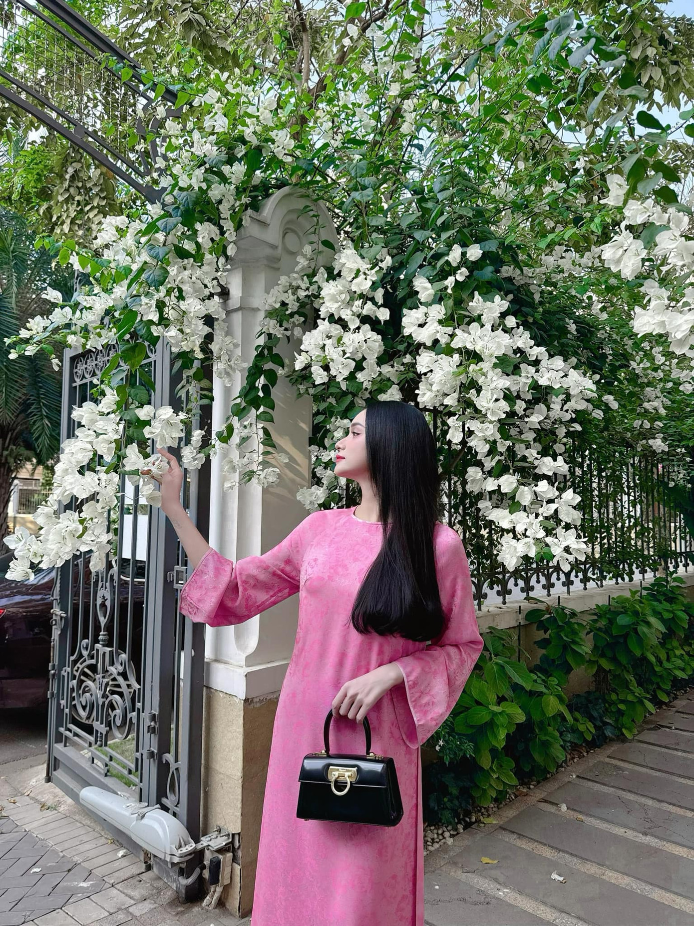 Hoa hậu Hương Giang bắt trend bỉ ngạn.