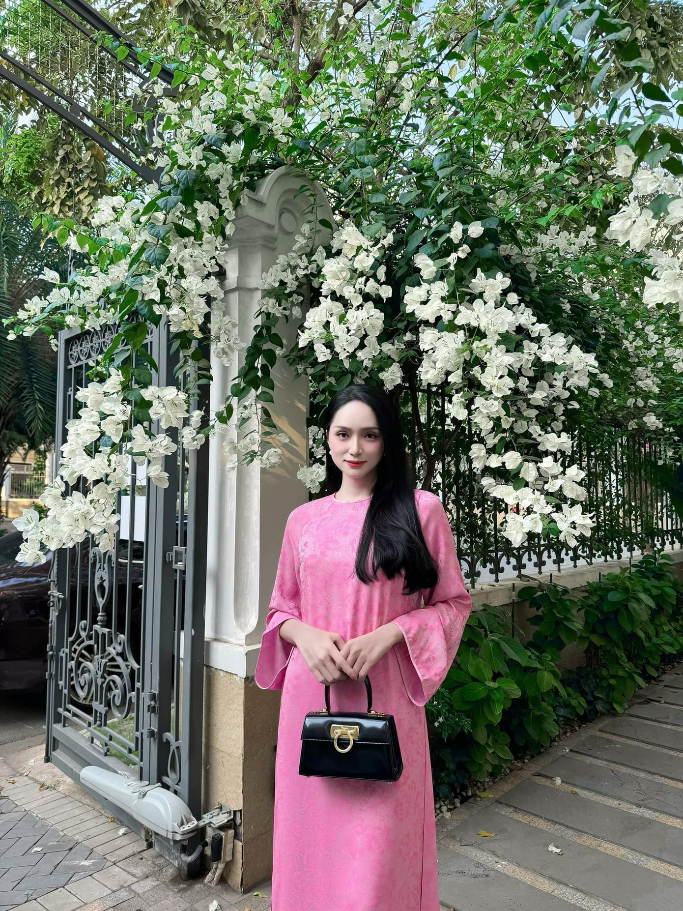 Hoa hậu Hương Giang bắt trend bỉ ngạn.