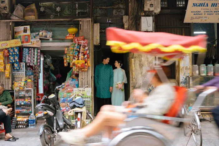 Theo Ngọc Huyền, Duy Minh là cháu NSƯT Chí Trung. Anh lớn lên trong gia đình có truyền thống nghệ thuật nên thấu hiểu và thông cảm với công việc của vợ. Đó là lý do Duy Minh không cấm đoán cô theo nghề và vẫn tiếp tục đóng phim sau khi kết hôn.