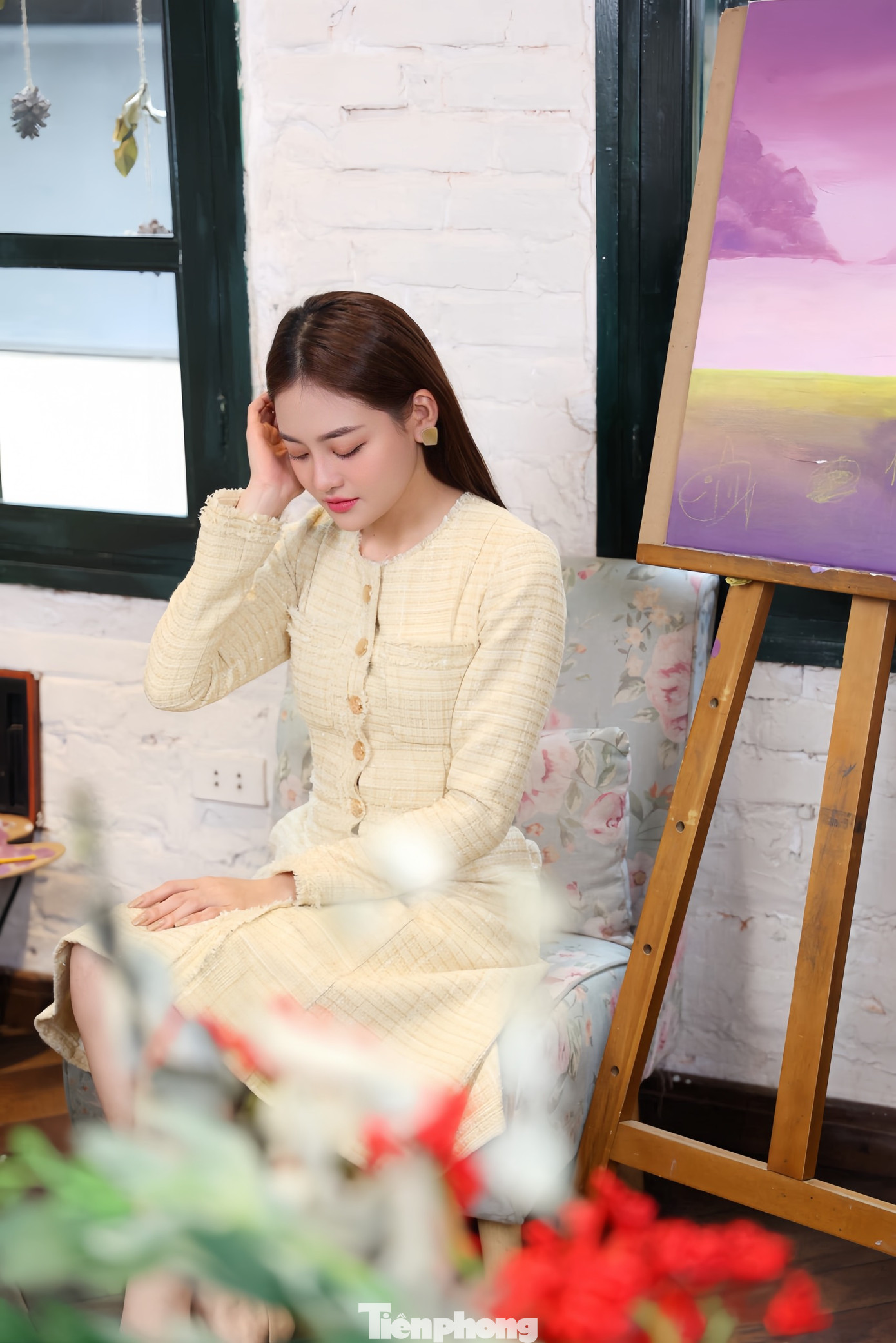 “Tôi tập luyện chăm chỉ để có múi, cơ bắp, chẳng lẽ lại giấu đi. Phải khoe ra chứ nhưng khoe ở mức độ nhất định. Nói thật tôi tự hào về bản thân nên muốn khoe thành quả của mình và truyền động lực cho mọi người. Tôi nghĩ khoe một chút không sao cả”, Thùy Anh nói.