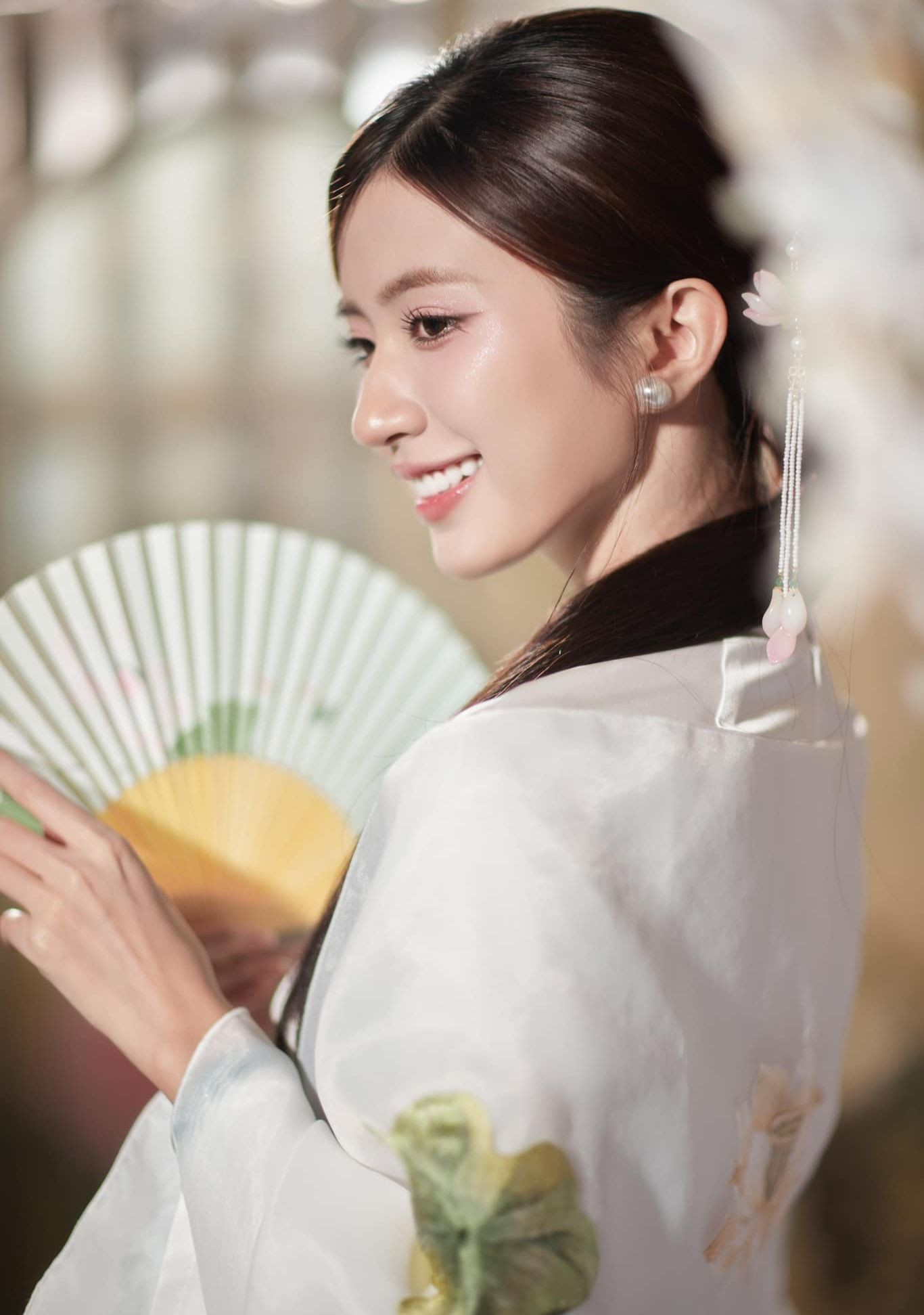 Dù ít hơn một tuổi, Ngọc Huyền nhận xét chồng có tính cách trưởng thành và thấu đáo trong suy nghĩ.