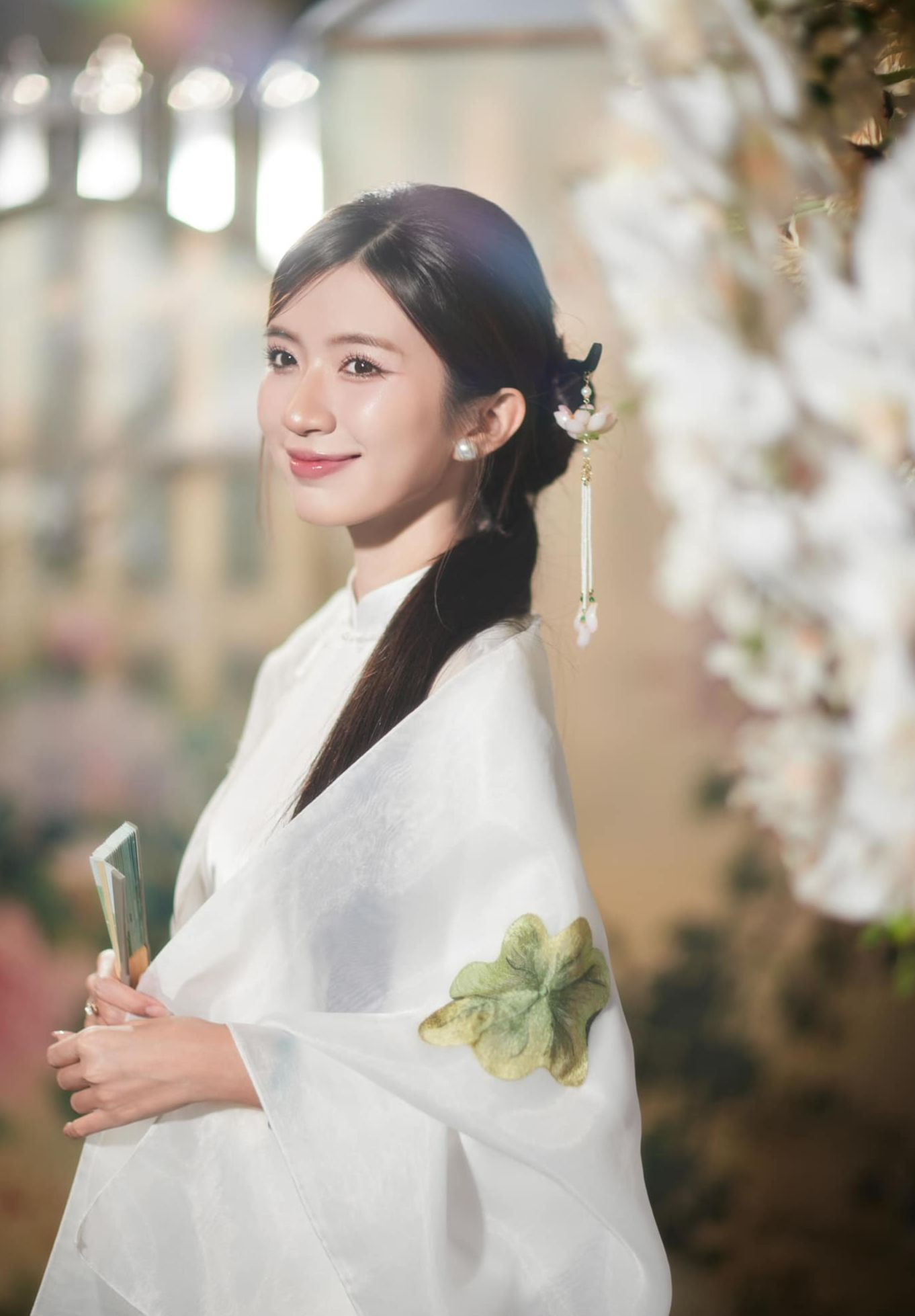 Dù ít hơn một tuổi, Ngọc Huyền nhận xét chồng có tính cách trưởng thành và thấu đáo trong suy nghĩ.