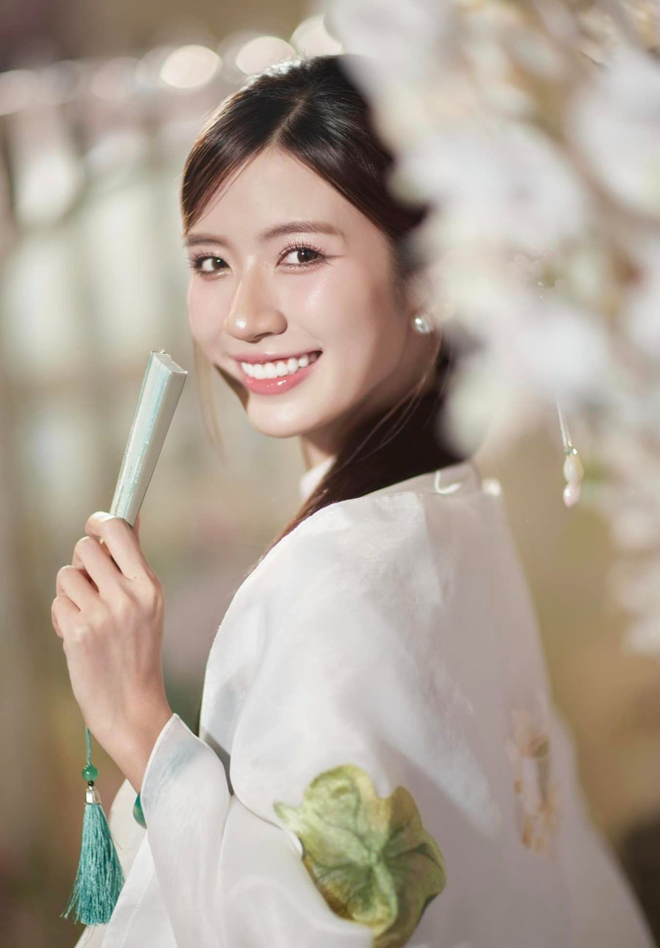 Dù ít hơn một tuổi, Ngọc Huyền nhận xét chồng có tính cách trưởng thành và thấu đáo trong suy nghĩ.