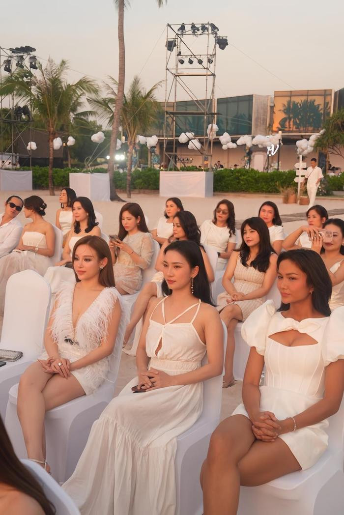 Hoa hậu H'Hen Niê, Phạm Lịch cùng có mặt tại hôn lễ.