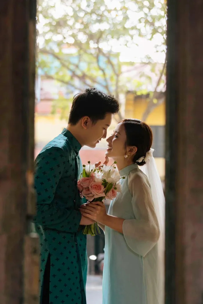 Ngày 10/12, Ngọc Huyền đăng tải hình ảnh mặc váy cưới ngầm xác định chuẩn bị lên xe hoa. Trả lời Tiền Phong, Ngọc Huyền cho biết cô đang chuẩn bị những khâu cuối cùng cho lễ cưới. Trước những thắc mắc của khán giả khi cho rằng Ngọc Huyền kết hôn sớm, nữ diễn viên nhấn mạnh đây là thời điểm phù hợp với cô.