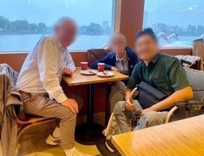 Vụ TikToker V.M.L. tố quán phở đuổi khách ngồi xe lăn gây xôn xao dư luận.