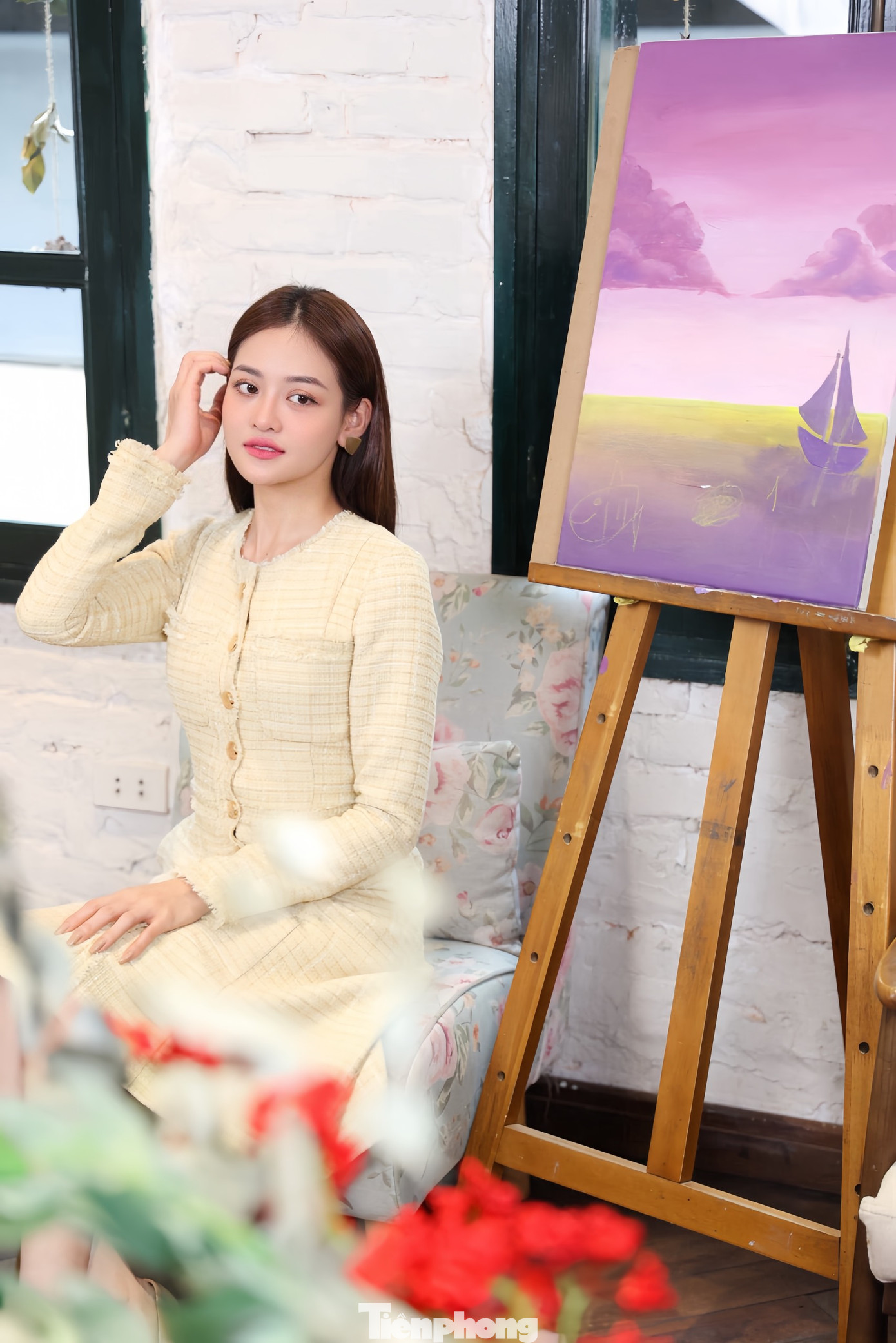 “Tôi tập luyện chăm chỉ để có múi, cơ bắp, chẳng lẽ lại giấu đi. Phải khoe ra chứ nhưng khoe ở mức độ nhất định. Nói thật tôi tự hào về bản thân nên muốn khoe thành quả của mình và truyền động lực cho mọi người. Tôi nghĩ khoe một chút không sao cả”, Thùy Anh nói.