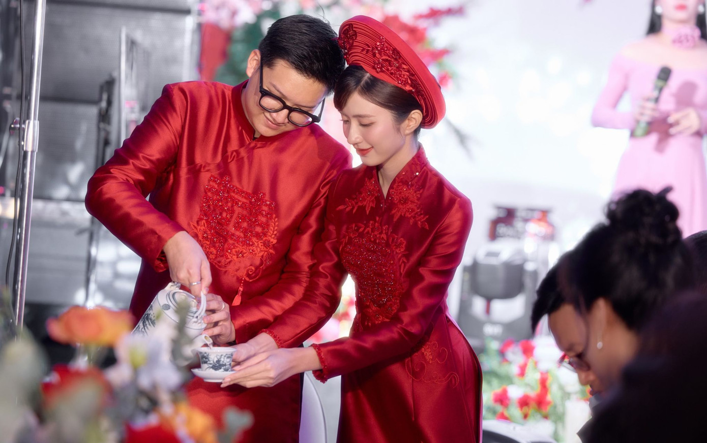 Ngọc Huyền và Duy Minh ra mắt quan viên hai họ. Ngọc Huyền và Duy Minh ra mắt quan viên hai họ.