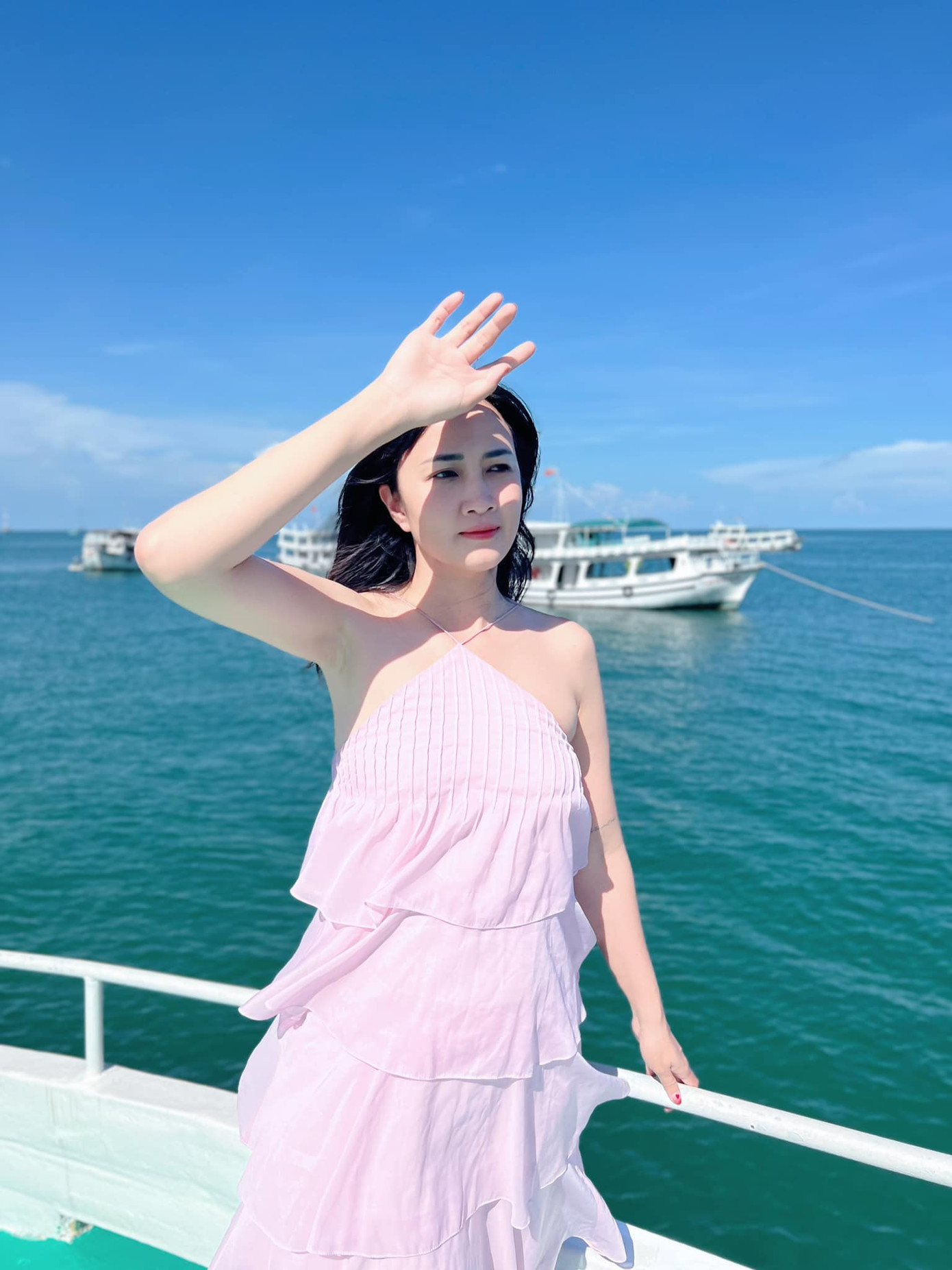 Một số khoảnh khắc đời thường của diễn viên Thủy Phạm.