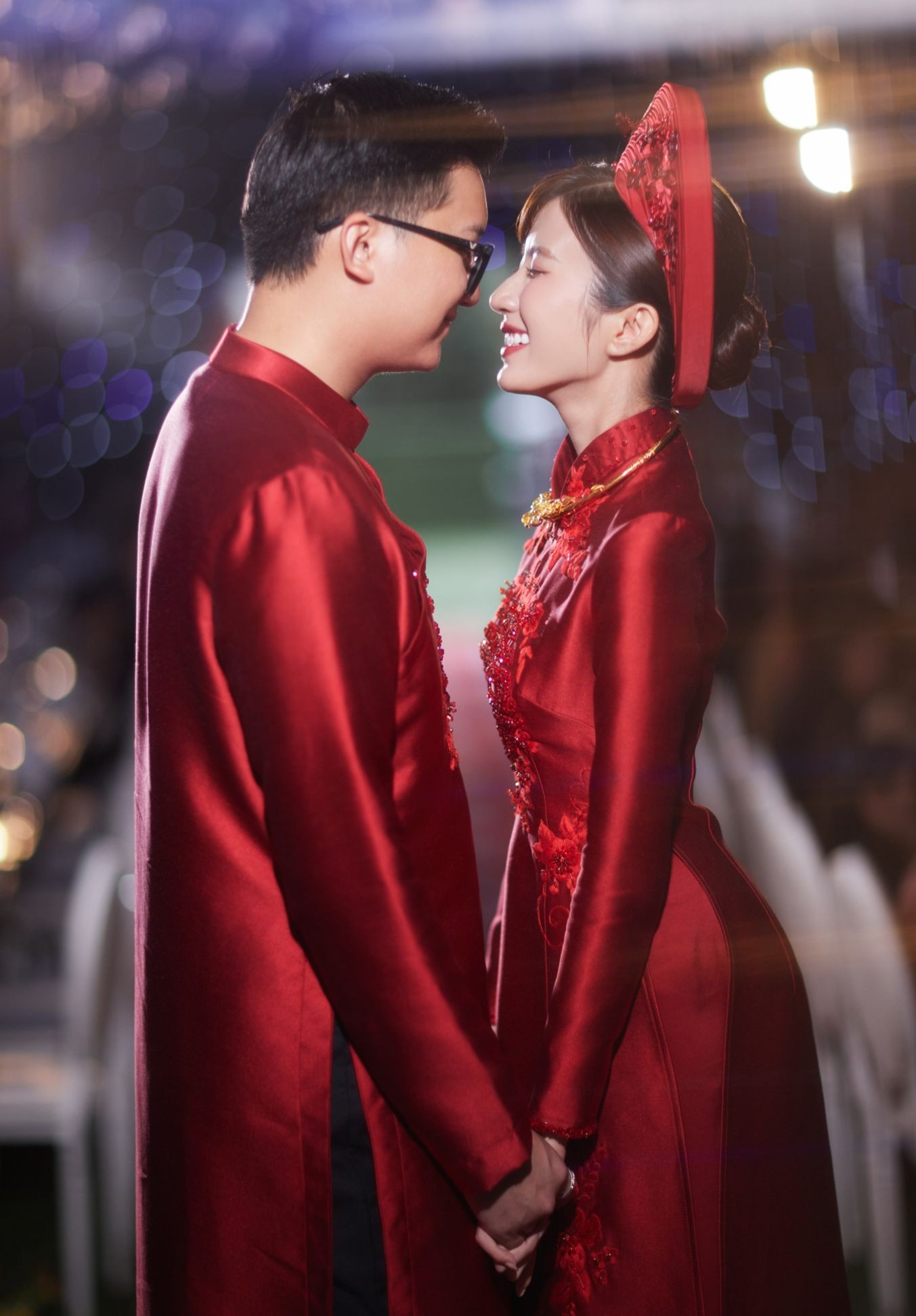 Vai diễn đầu tay của cô là Vân Vân trong phim Thương ngày nắng về. Ban đầu, diễn xuất của Ngọc Huyền gây nhiều tranh luận. Về sau, cô chiếm cảm tình của khán giả nhờ sự tự nhiên và nhập tâm. Vai diễn đầu tay của cô là Vân Vân trong phim Thương ngày nắng về. Ban đầu, diễn xuất của Ngọc Huyền gây nhiều tranh luận. Về sau, cô chiếm cảm tình của khán giả nhờ sự tự nhiên và nhập tâm.