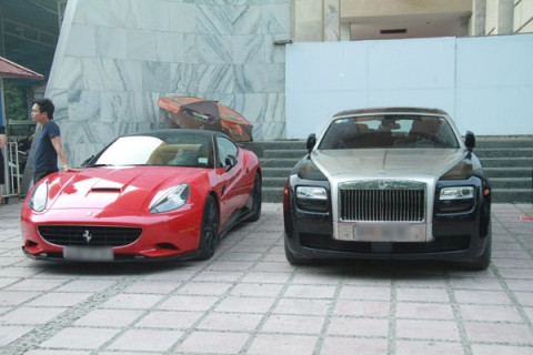 Ferrari California và Rolls Royce Ghost