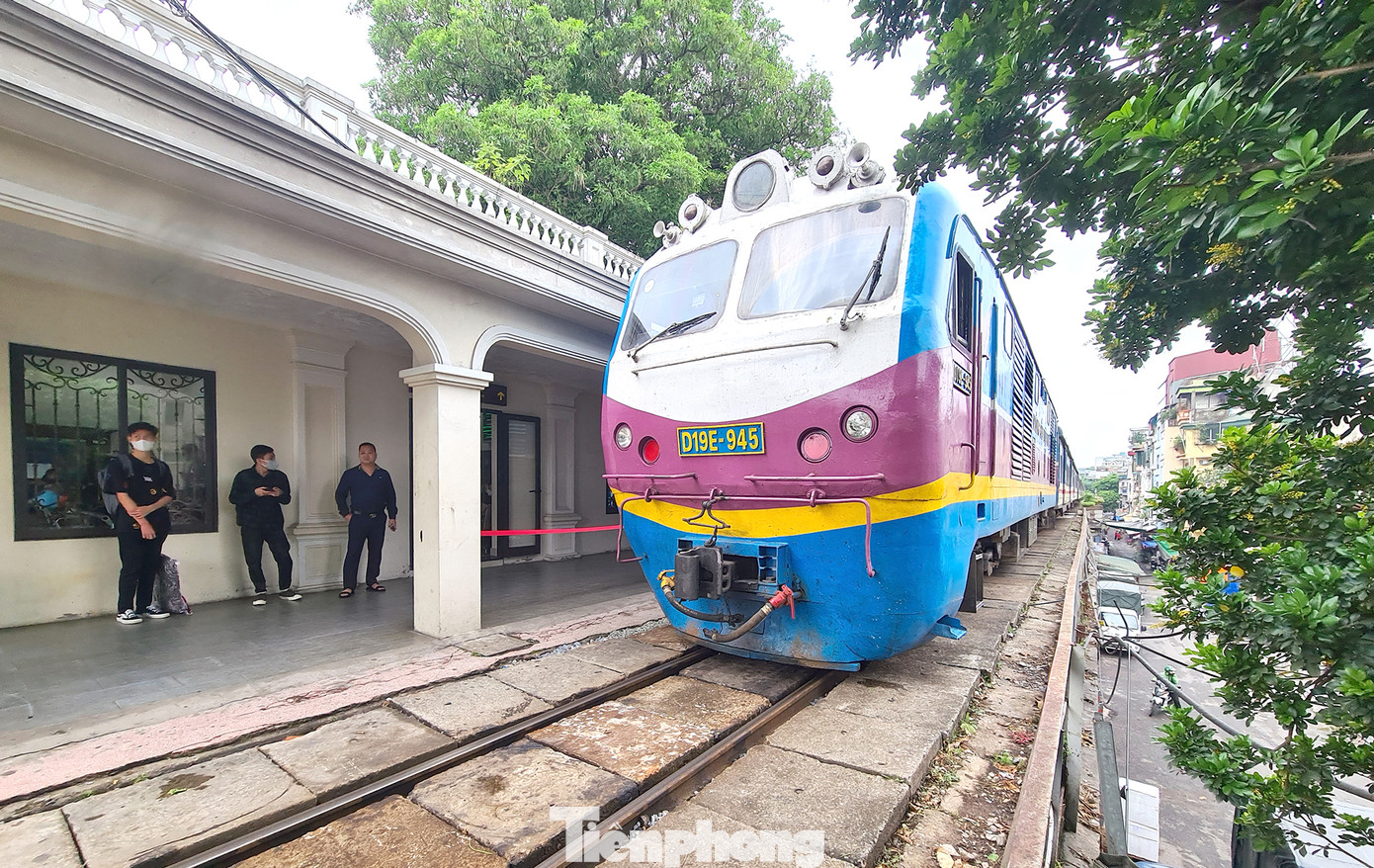 Đường sắt được tiếp tục khai thác đầu máy, toa tàu hết niên hạn.