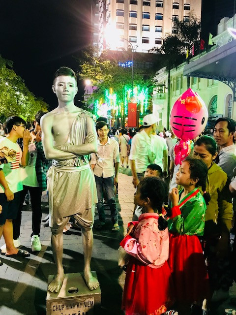 'Tôn Ngộ Không' tái xuất ở đường hoa Nguyễn Huệ ảnh 4