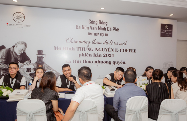 Những chính sách hợp tác tối đa lợi ích cùng sự khác biệt của mô hình Trung Nguyên E-Coffee thuyết phục đông đảo đối tác, khách hàng mong muốn kinh doanh trong lĩnh vực cà phê tham gia tư vấn, ký kết hợp tác