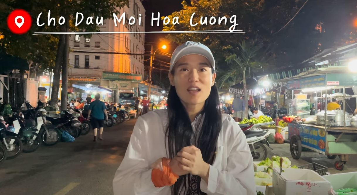 Sso đến chợ đầu mối lớn nhất Đà Nẵng lúc 4h chỉ để mua xoài, loại quả cô yêu thích nhất.