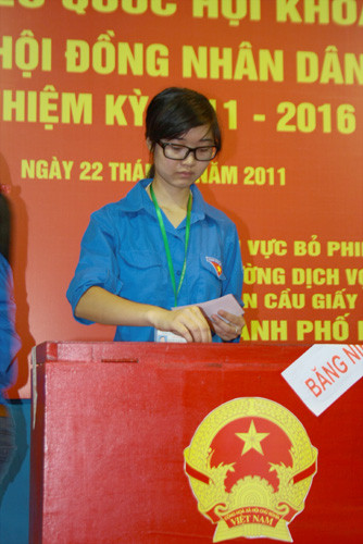 Mỗi lá phiếu đem theo niềm gửi gắm của các bạn vào các đại biểu