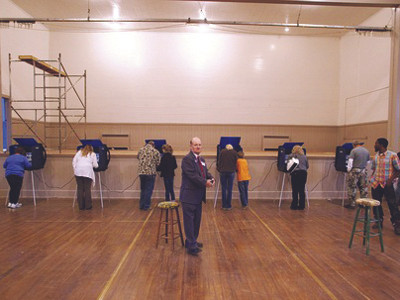 Các điểm bỏ phiếu được bảo vệ nghiêm ngặt, quan sát viên cũng không được vào hoặc chụp ảnh