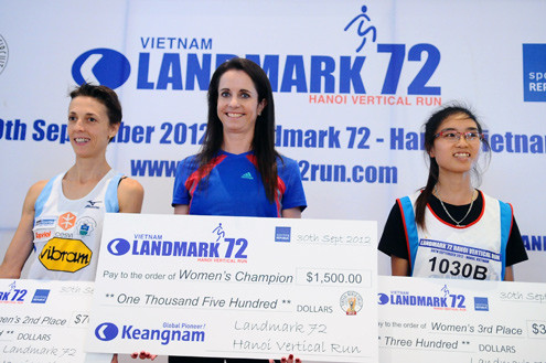 3 vị trí cao nhất của nữ thuộc về Walsham (Australia) 11 phút 21 giây, Cristina (trái, 13 phút 26 giây) và Loan Thị Dung (14 phút 19).