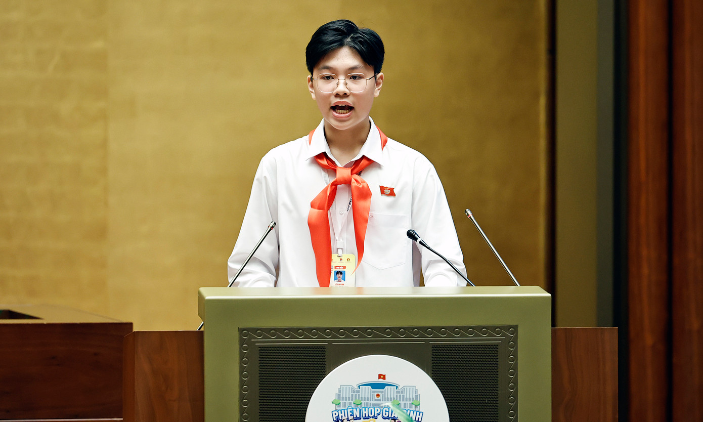 Chủ tịch “Quốc hội trẻ em” lần thứ II, năm 2024 Lê Gia Vinh phát biểu khai mạc phiên họp.