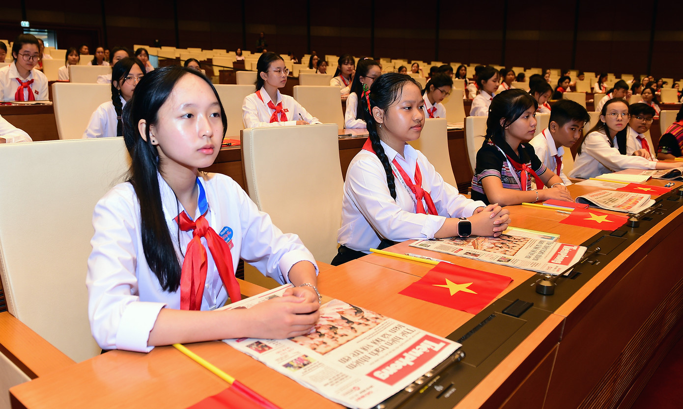 Các đại biểu trẻ em tại phiên chất vấn.