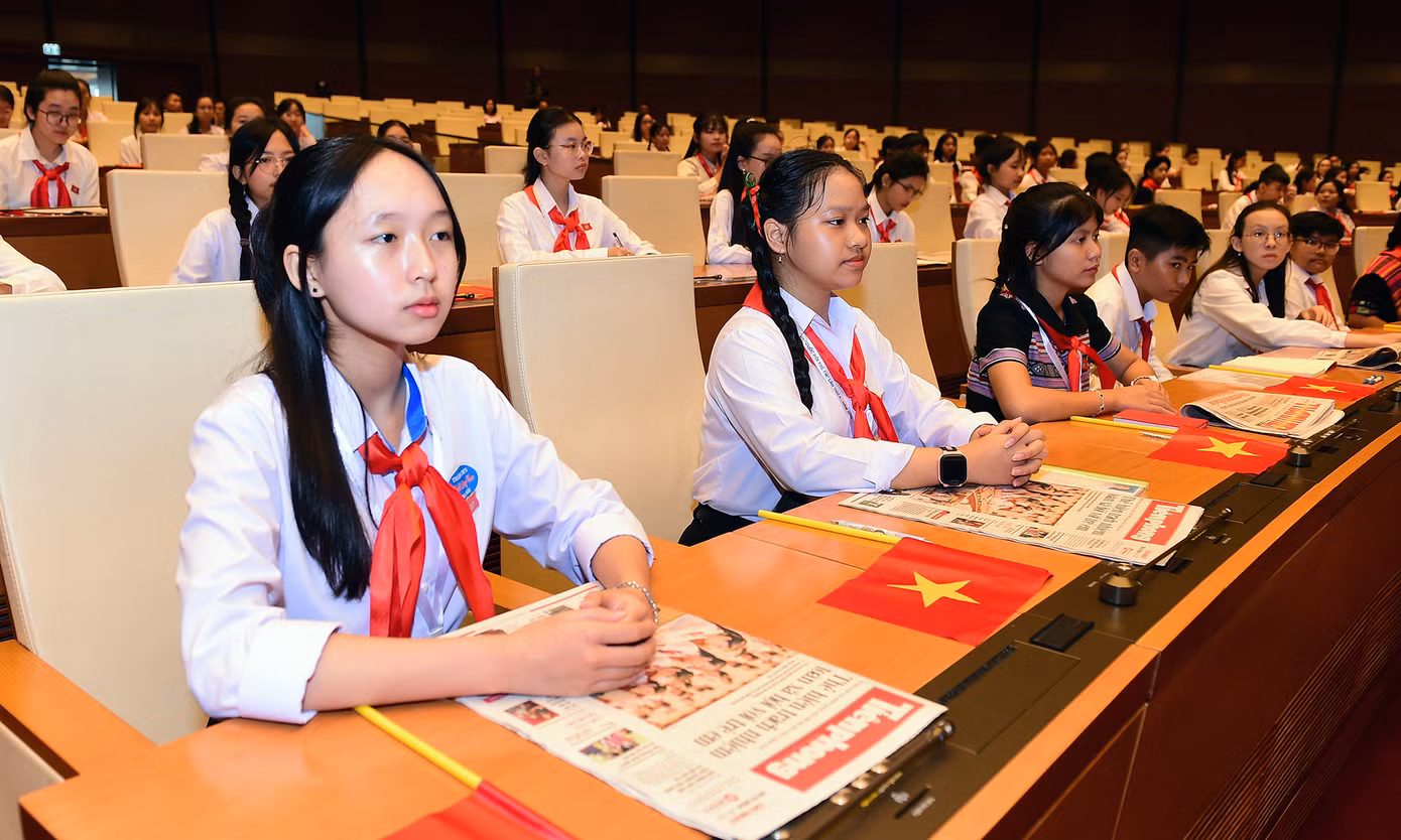 Các đại biểu trẻ em tại phiên chất vấn.