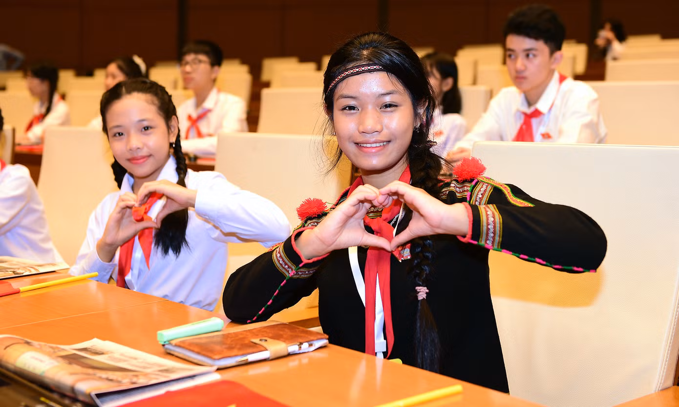 Khoảng thời gian nghỉ giải lao hay trước khi bước vào phiên làm việc là dịp để các đại biểu thể hiện nét rạng rỡ.