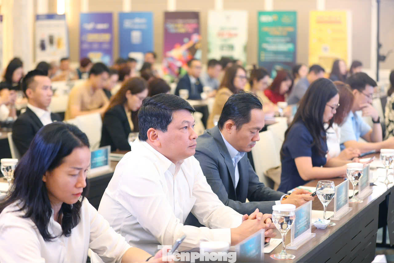 Các đại biểu tham dự chương trình họp báo Ngày Thẻ Việt Nam 2024. Các đại biểu tham dự chương trình họp báo Ngày Thẻ Việt Nam 2024.