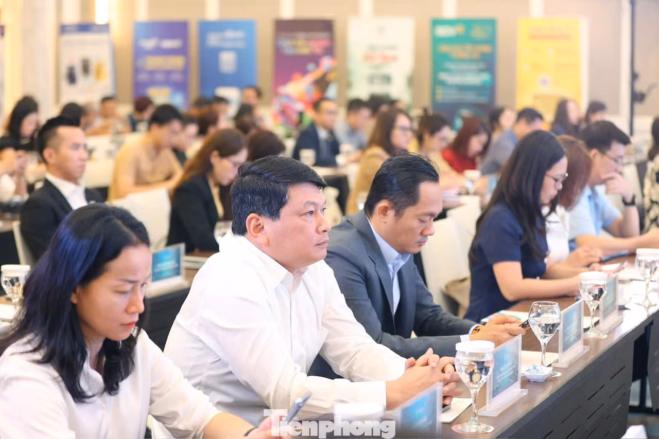 Các đại biểu tham dự chương trình họp báo Ngày Thẻ Việt Nam 2024. Các đại biểu tham dự chương trình họp báo Ngày Thẻ Việt Nam 2024.