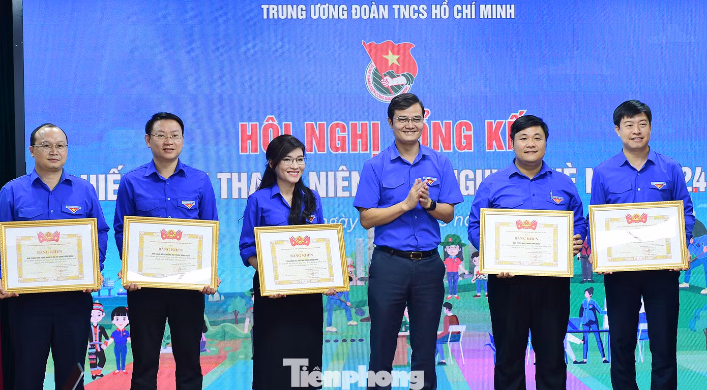 Nhiều tập thể và cá nhân vinh dự nhận Bằng khen của Ban Chấp hành T.Ư Đoàn vì có thành tích xuất sắc trong Chiến dịch Thanh niên tình nguyện Hè năm 2024. Nhiều tập thể và cá nhân vinh dự nhận Bằng khen của Ban Chấp hành T.Ư Đoàn vì có thành tích xuất sắc trong Chiến dịch Thanh niên tình nguyện Hè năm 2024.