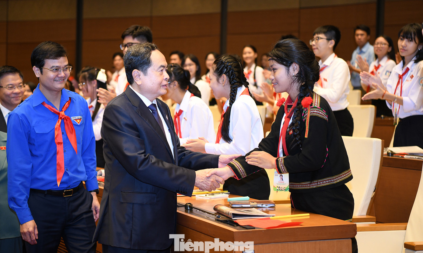 Chủ tịch Quốc hội Trần Thanh Mẫn tham dự phiên họp giả định "Quốc hội trẻ em" lần thứ II năm 2024. Ảnh: Như Ý Chủ tịch Quốc hội Trần Thanh Mẫn tham dự phiên họp giả định "Quốc hội trẻ em" lần thứ II năm 2024. Ảnh: Như Ý