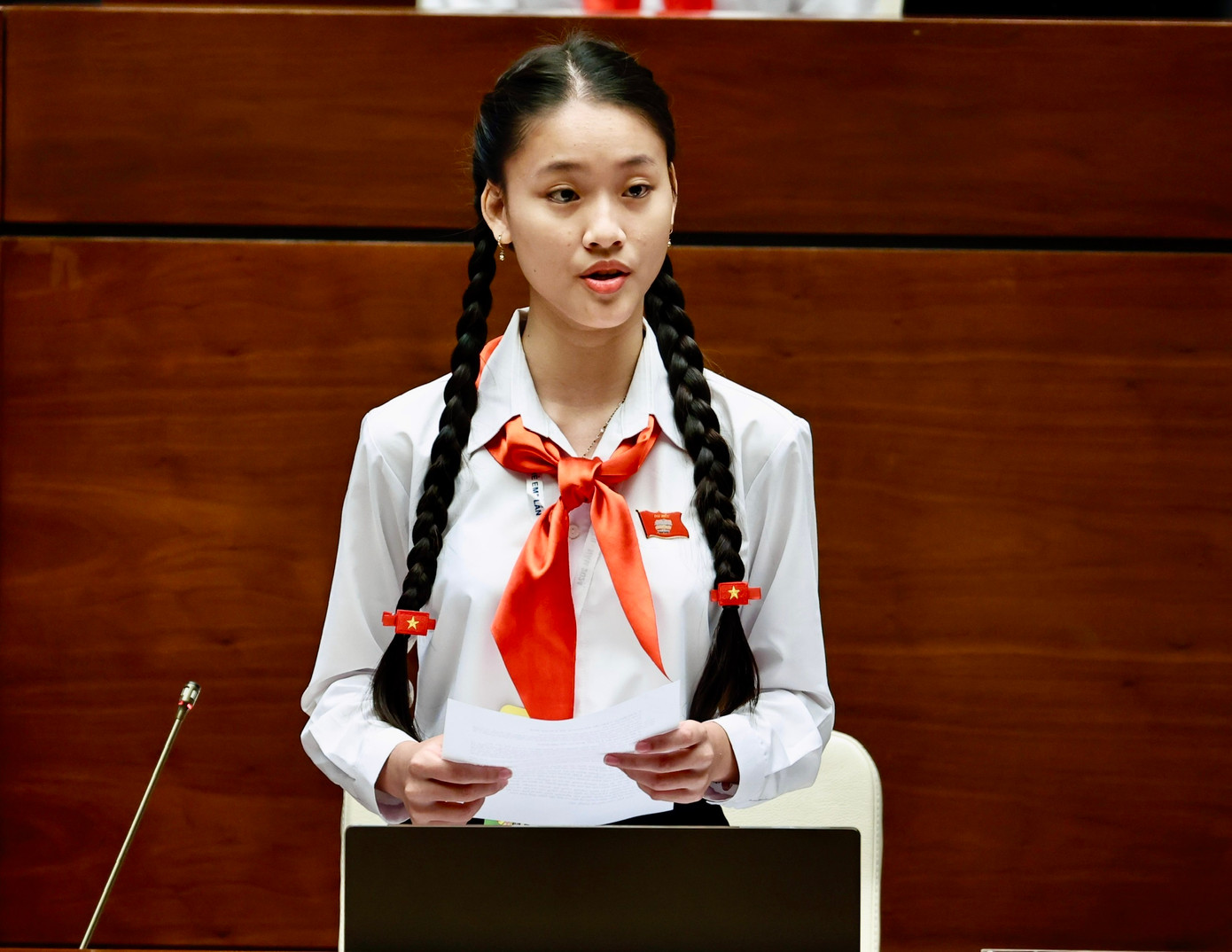 Bộ trưởng Bộ Y tế giả định Nguyễn Ngọc Mai An trả lời chất vấn tại phiên họp. Ảnh: Như Ý Bộ trưởng Bộ Y tế giả định Nguyễn Ngọc Mai An trả lời chất vấn tại phiên họp. Ảnh: Như Ý