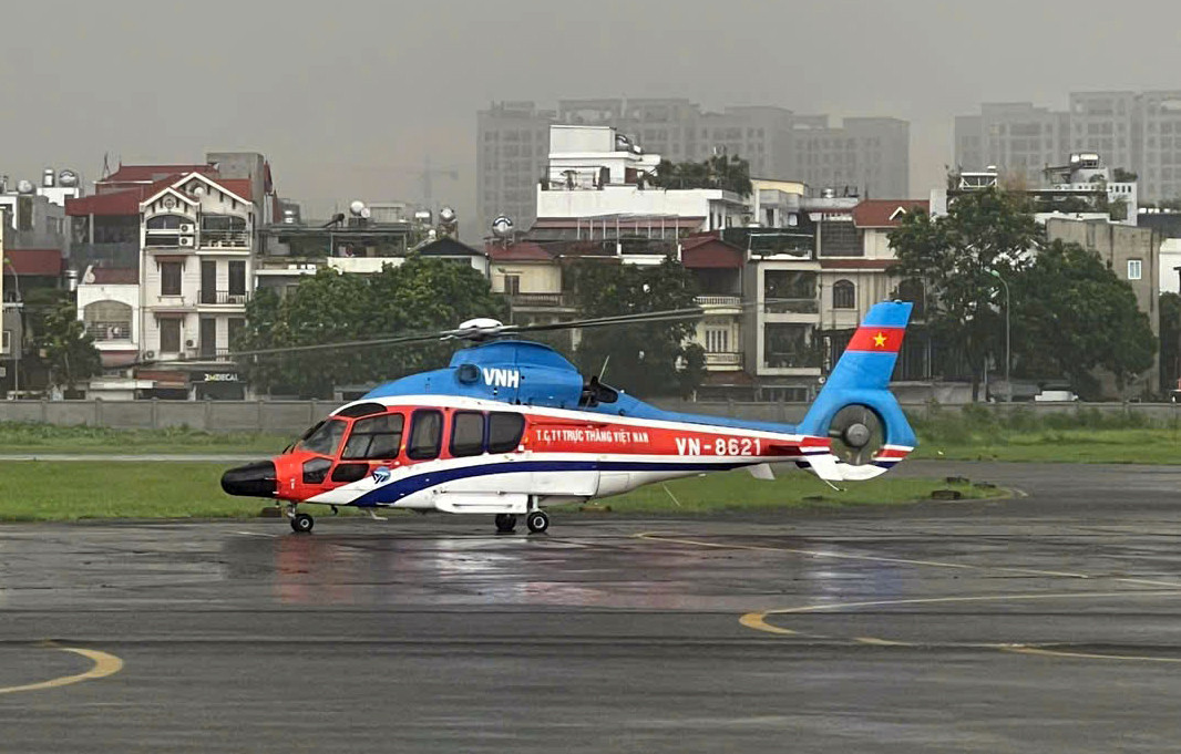 Được lệnh của Bộ Quốc phòng, chiều 11/9, máy bay EC-155-B1 số hiệu VN-8621 của Công ty Trực thăng miền Bắc (Binh đoàn 18) đã cất cánh vận chuyển nhu yếu phẩm cứu trợ đồng bào vùng lũ huyện Nguyên Bình, tỉnh Cao Bằng.