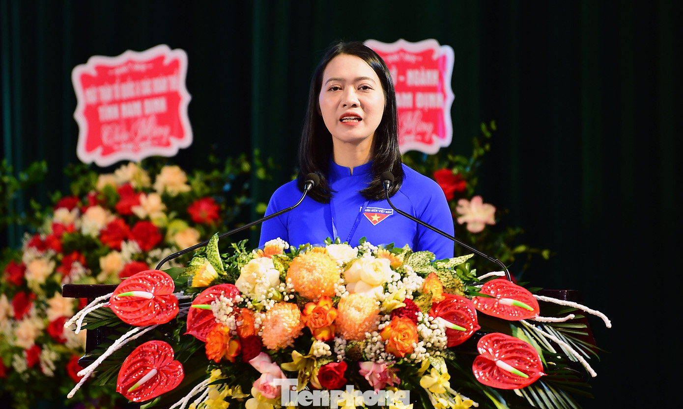 Chị Ngô Thị Thùy Trang - Phó Bí thư Tỉnh Đoàn Nam Định trình bày mục tiêu, phương hướng nhiệm vụ nhiệm kỳ 2024 - 2029. Ảnh: Xuân Tùng Chị Ngô Thị Thùy Trang - Phó Bí thư Tỉnh Đoàn Nam Định trình bày mục tiêu, phương hướng nhiệm vụ nhiệm kỳ 2024 - 2029. Ảnh: Xuân Tùng