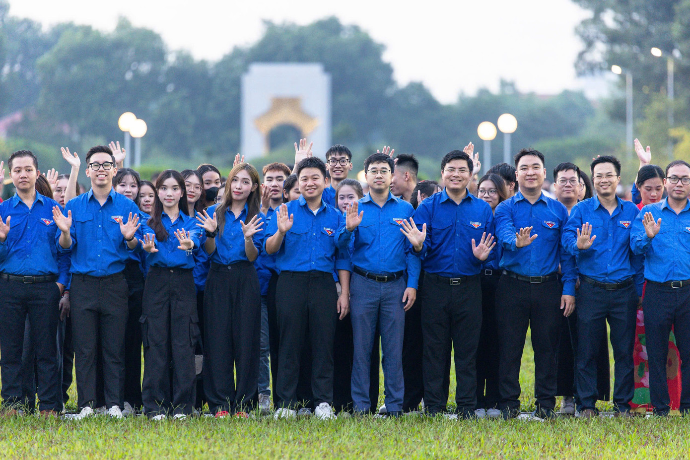 Đoàn viên thanh niên cùng tề tựu về Quảng trường Ba Đình trong sáng 2/9.